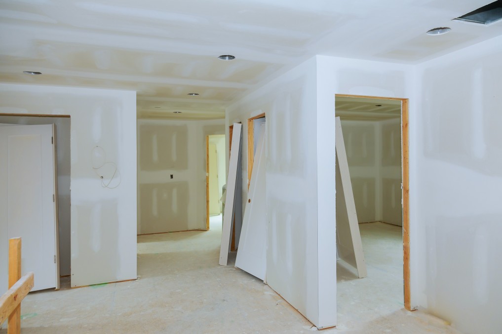 Save Time and Money with Post-Construction Cleaners: Benefits and Qualities To Look For 1 home renovation of new construction of drywall plasterboard interior room t20 bAoXz9